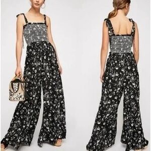 Free People Color My World Jumpsuit Black White Floral Wide Leg Boho SZ SMALL
